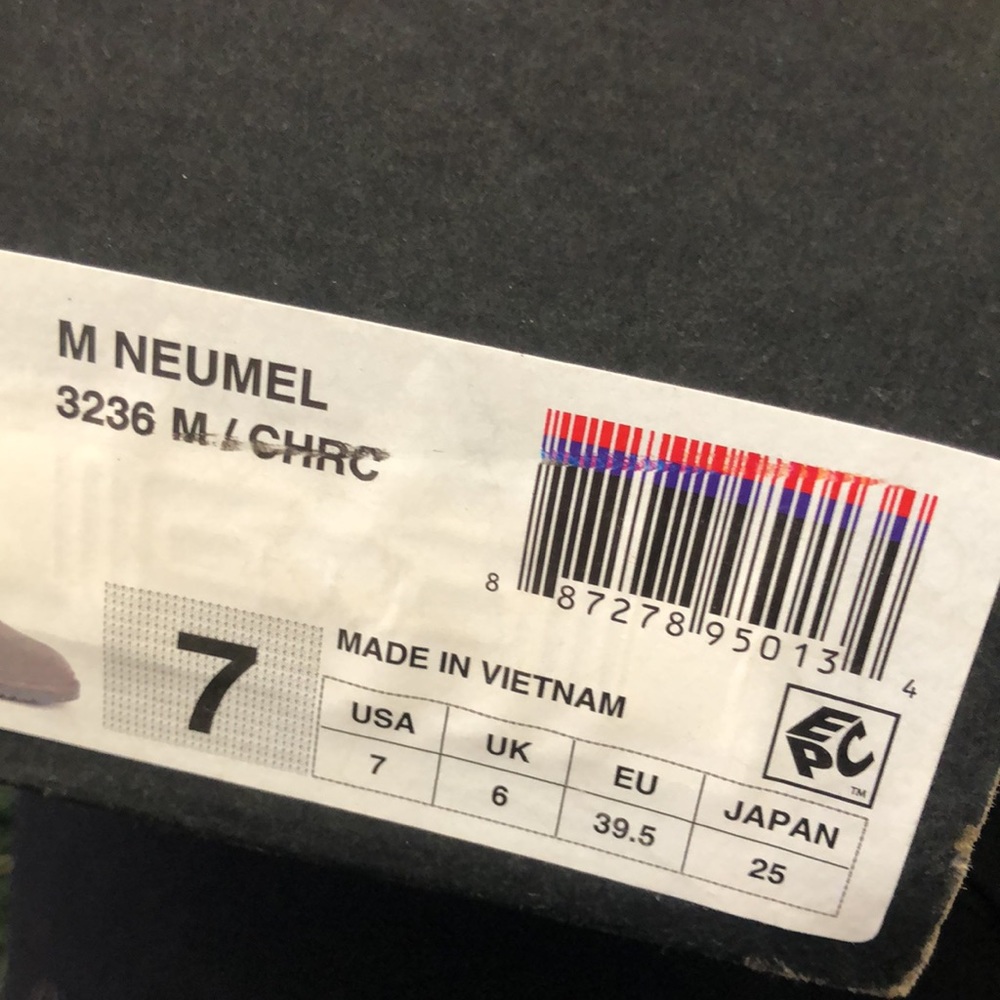 Ugg Nuemel - Picture 5 of 5